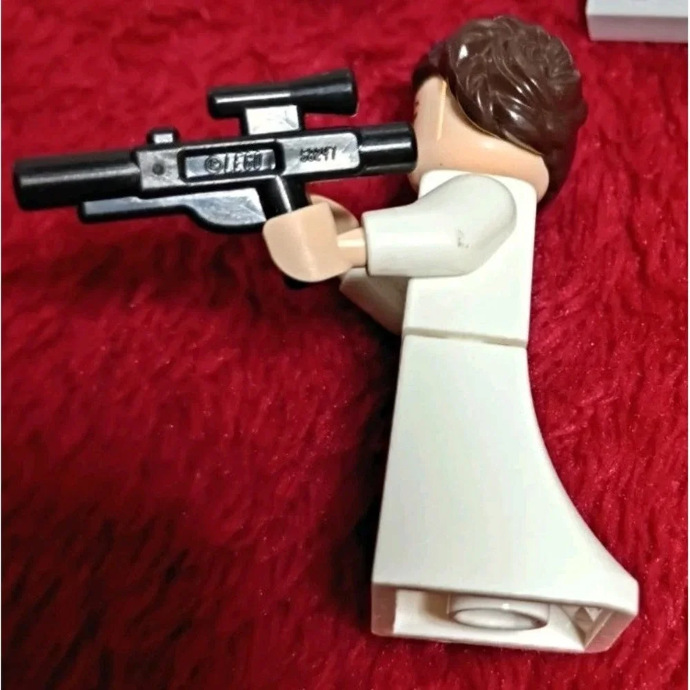 LEGO Star Wars Princess Leia Minifigure White Gown Blaster sw0504 A New Hope